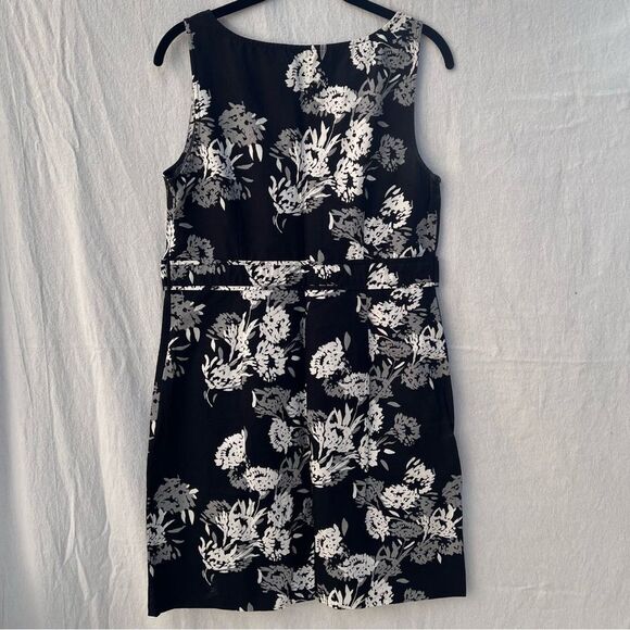 LOFT Monochrome Floral V-Neck Dress - Picture 4 of 8